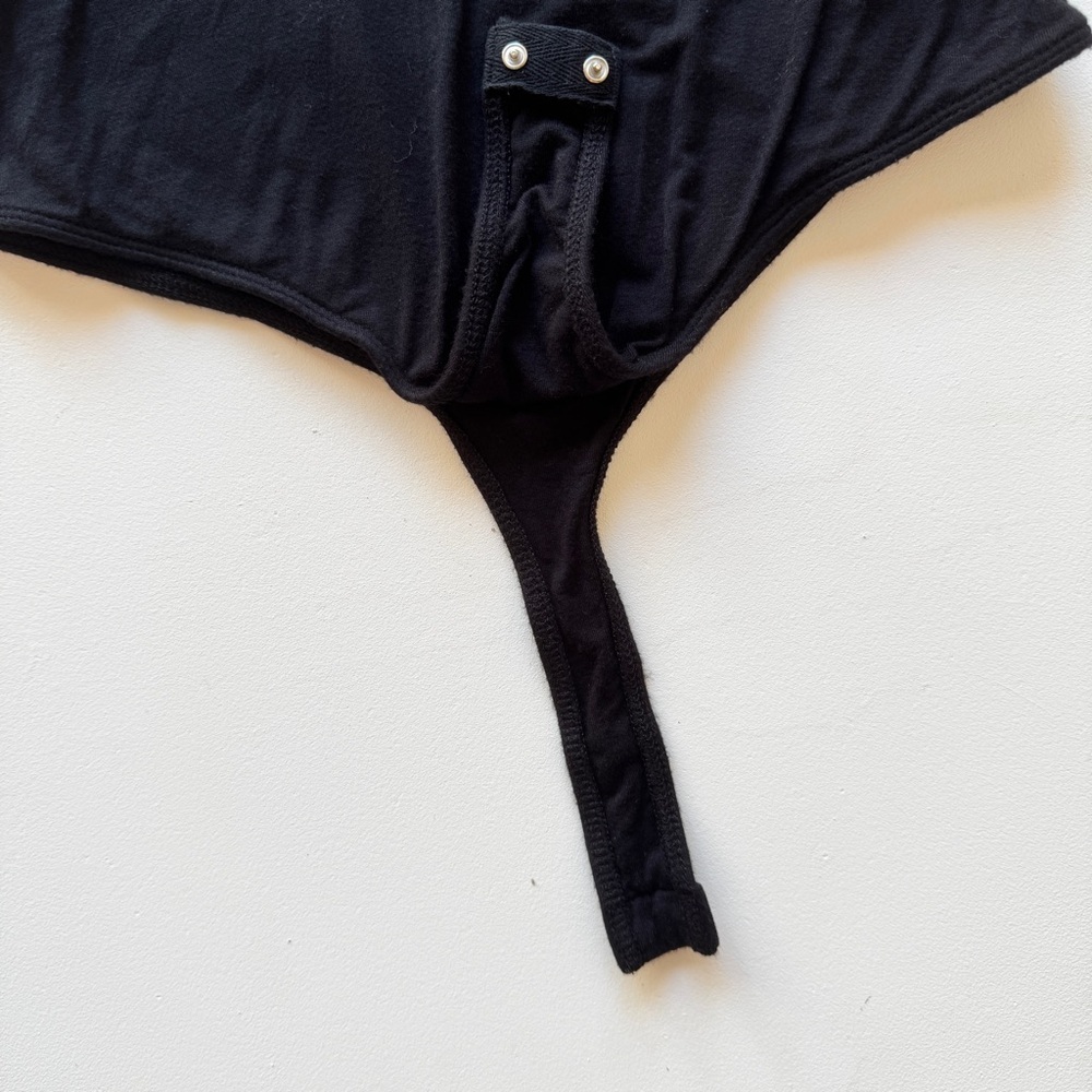 Lulu's - Long Sleeve V Neck Bodysuit in Black - Picture 5 of 5